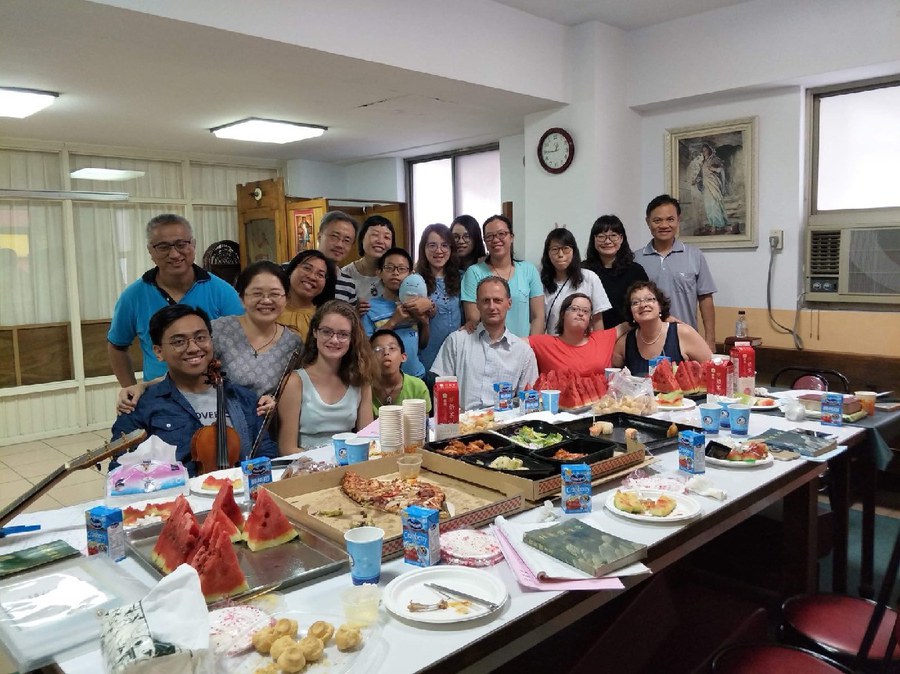 Frohes Wiedersehen nach 14 Jahren in der Pfarreigemeinschaft in Taiwan. (Vorne rechts: Brigitte Fischer Züger, Laura Züger und Beat Züger Foto: zVg