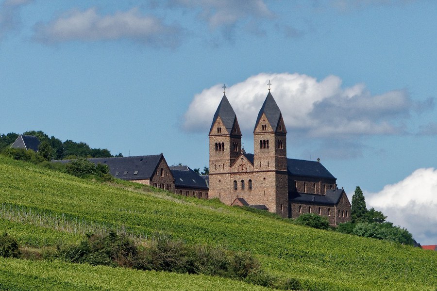 Hier lebt Schwester Philippa: Die Abtei St. Hildegard in Eibingen bei Rüdesheim (D). FOTO: Petra Klawikowski, wikimedia.org