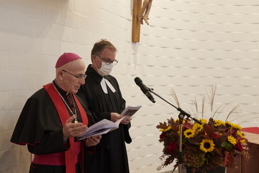 Ökumenische Einsegnung durch Bischof Bonnemain und Kirchenratspräsident Müller. Foto: Gion Pfander