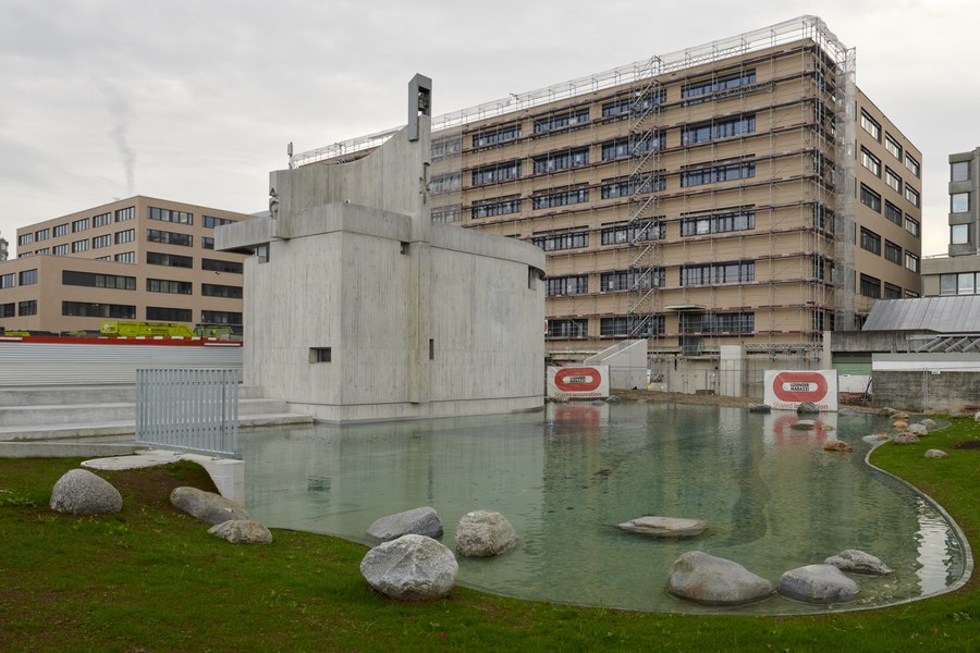 Neubau Kapelle mit Teich Spital Limmattal. Foto: Gion Pfander