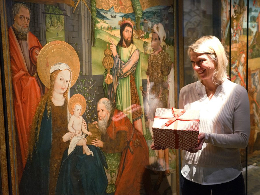 Stefanie Bittmann auf den philosophischen Rundgang zum Thema Schenken. Foto: Arnold Landtwing