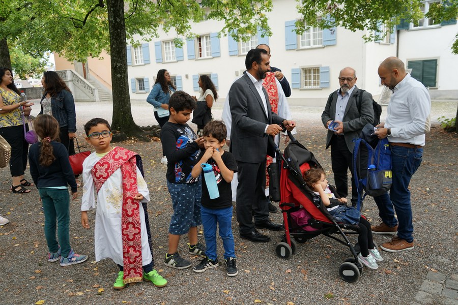 Prozession: Die ganze Familie ist mit dabei_FOTO_Arnold Landtwing