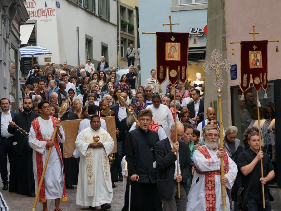 Festliche Prozession der orthodoxen Kirchen zu Ehren der Stadtheiligen Felix, Regula und Exuperantius_FOTO_Arnold Landtwing
