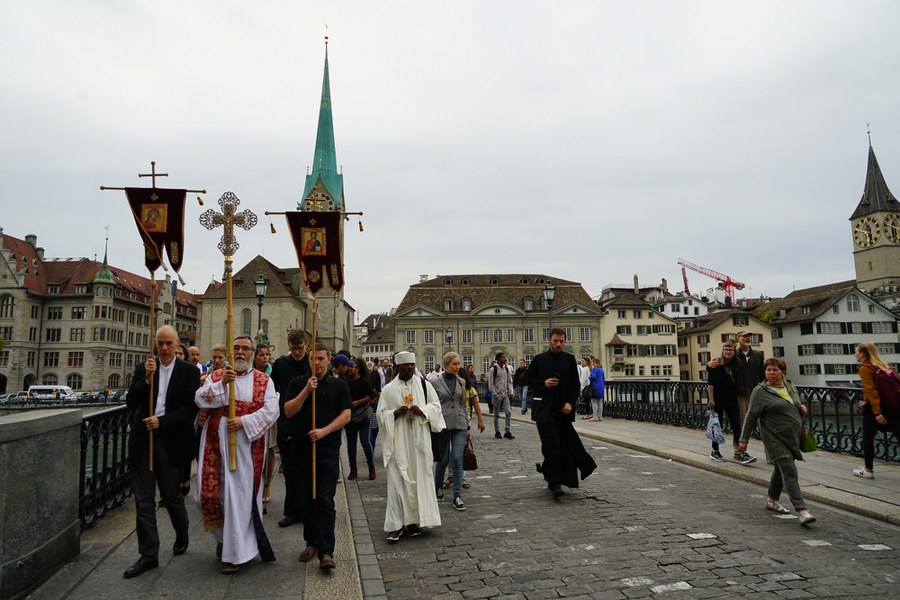 Die alte "liturgische Achse" vom Fraumünster über die Münsterbrücke_FOTO_Arnold Landtwing