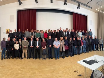 Vielstimmige und bunte Kirche