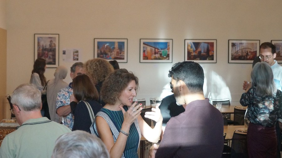 Angeregte Diskussion der Teilnehmenden. Foto: Gabriela Dudler Apero (5).JPG