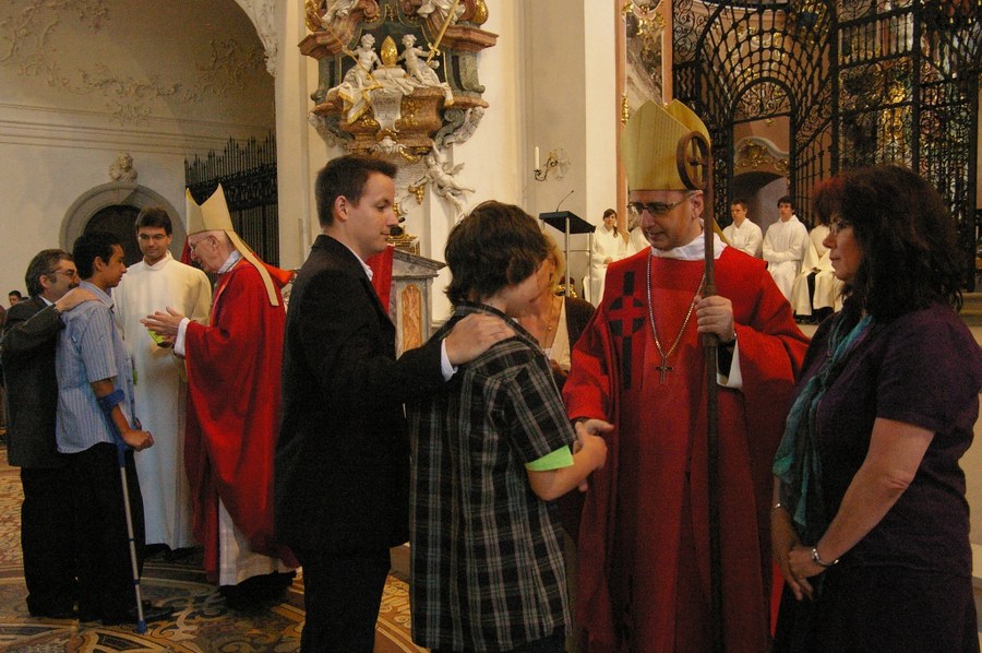 Firmung Einsiedeln 2010_Friedensgruss_FOTO_Franz Kälin.JPG