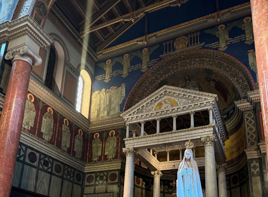 Bild Kirche.jpg Bild Kirche.jpg
