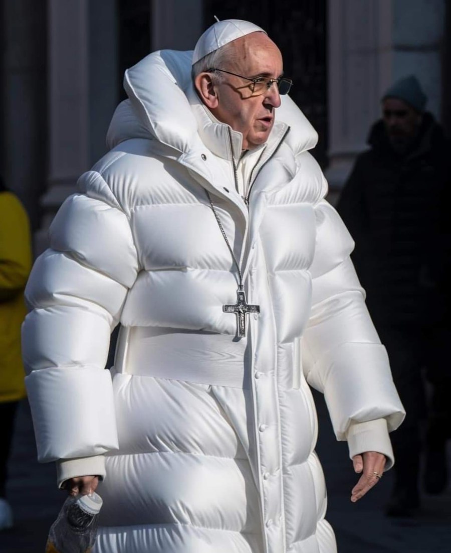 papst daunenjacke von twitter.jpg
