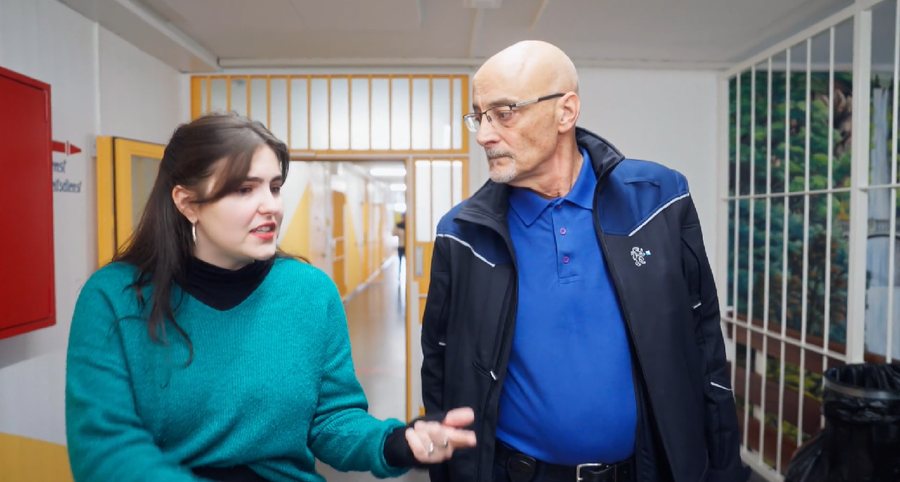 extramural video gefängnis.png