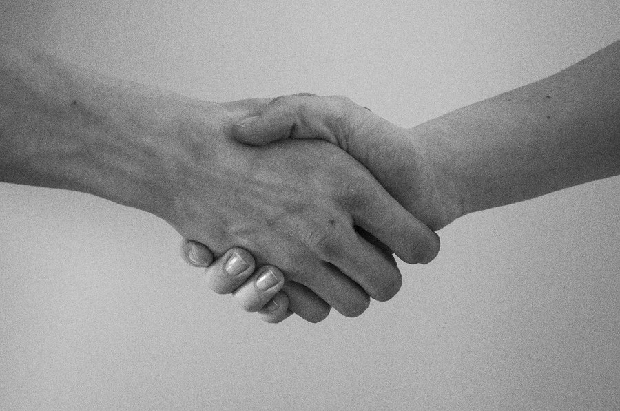 hand-g60227d8c7_1920.jpg
