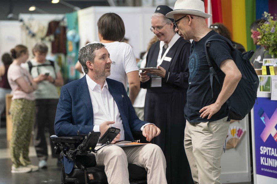Auch Nationalrat Philipp Kutter mischte sich unter die Leute. Foto: Dennis Baumann